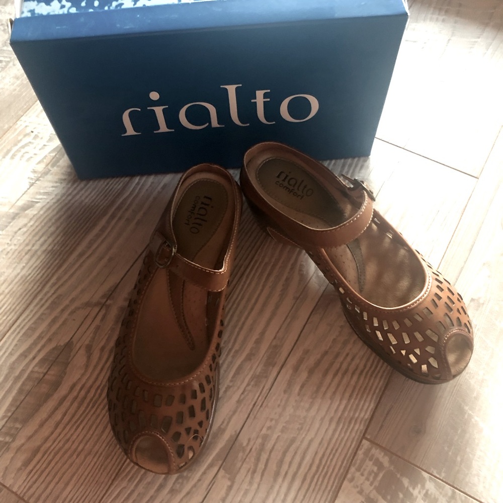 Women’s shoes